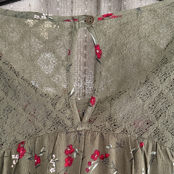 Elegant Olive Embroidered Blouse - Picture 4 of 8